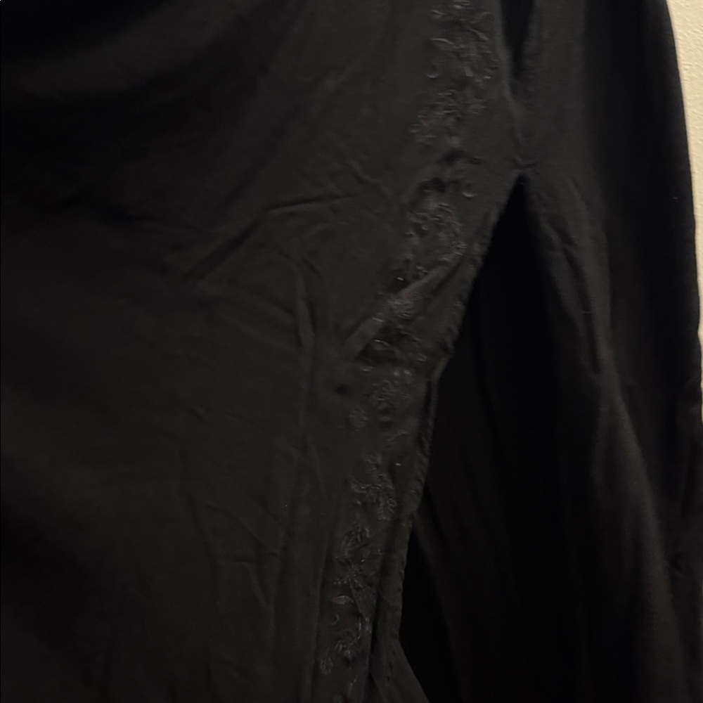 Elegant Black Women's Torrid 5X Skirt with lace slit - Picture 2 of 4